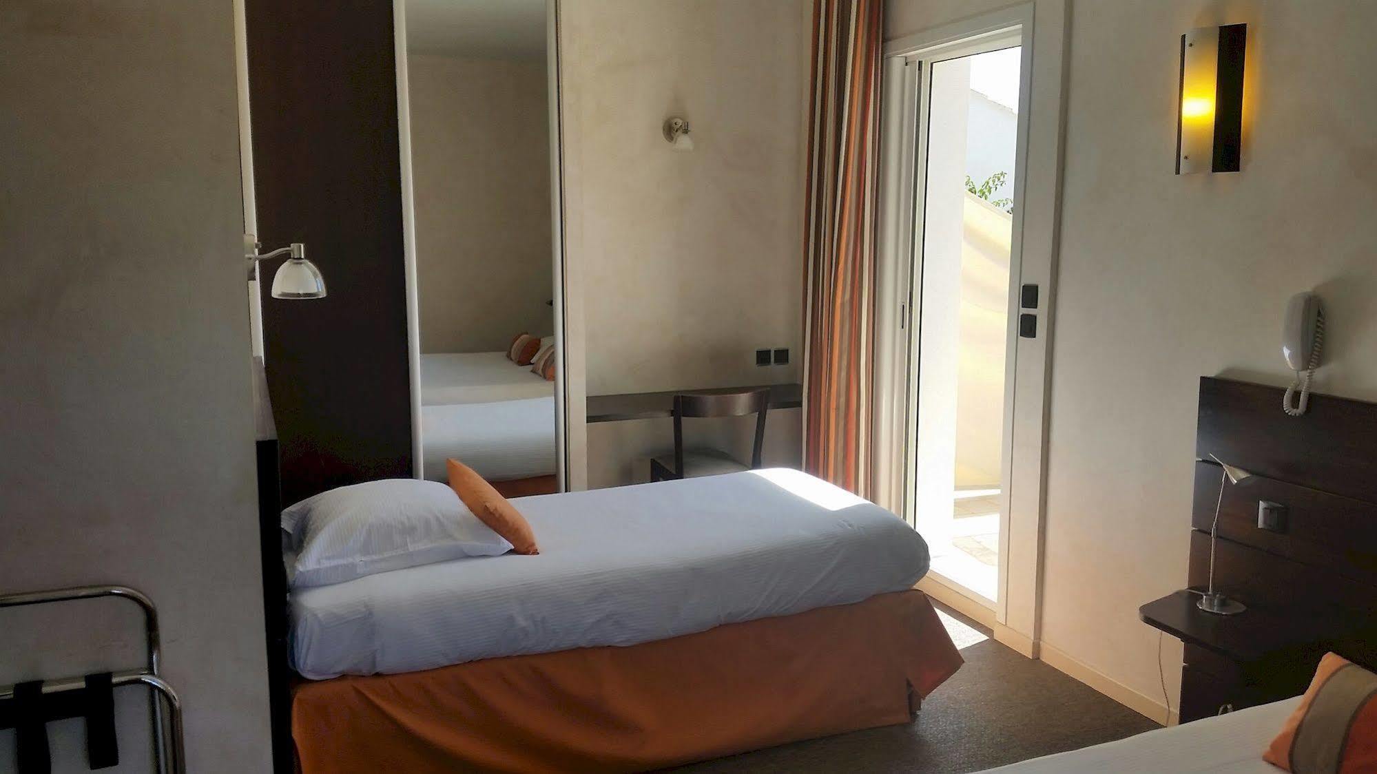 Hotel Le Synaya Sanary-sur-Mer Bagian luar foto