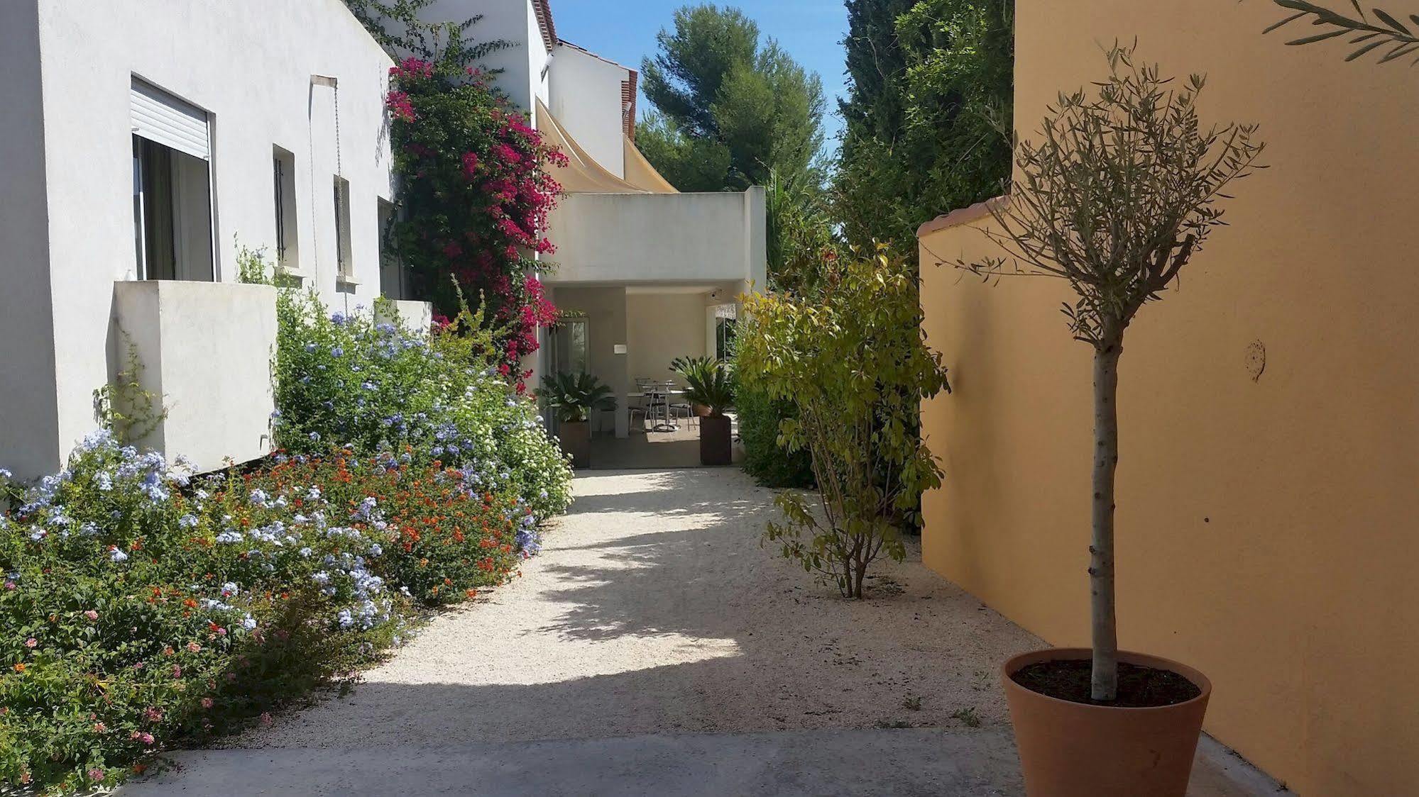 Hotel Le Synaya Sanary-sur-Mer Bagian luar foto