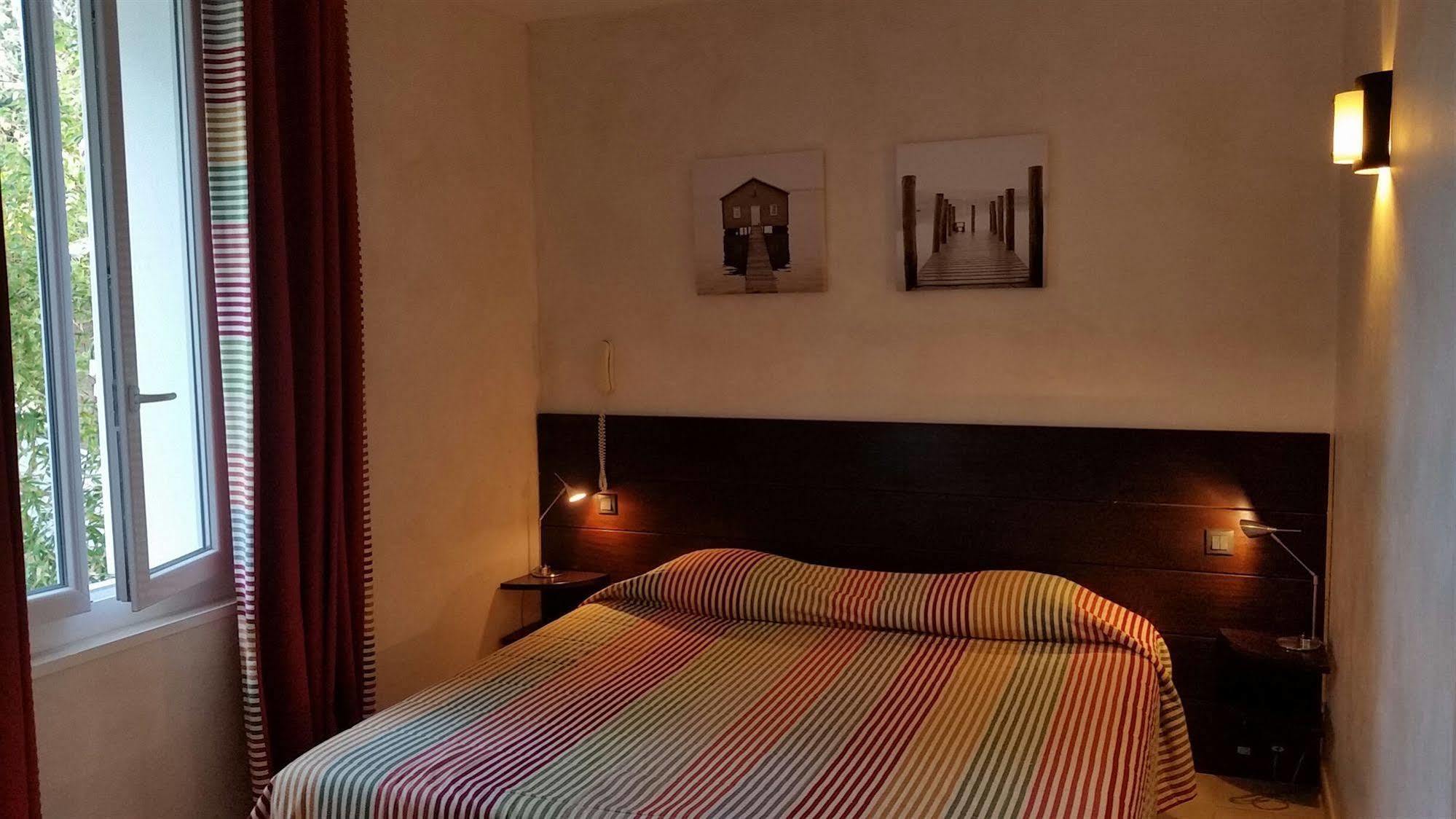 Hotel Le Synaya Sanary-sur-Mer Bagian luar foto